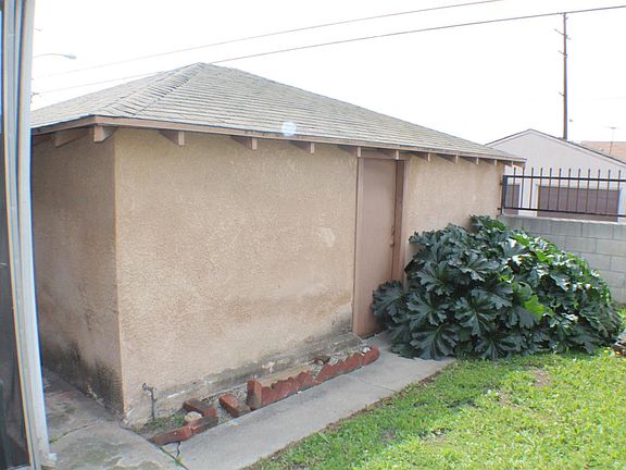 4th image of 10933 S Hobart Blvd