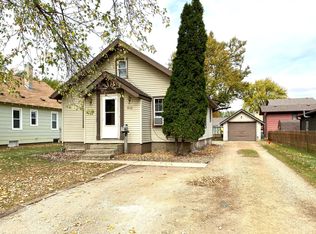 912 13th St, Windom, MN 56101