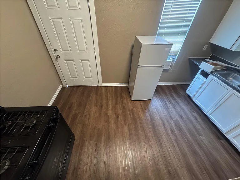 730 Carolina St — Photo 4