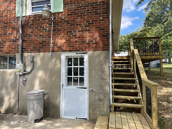 5th image of 1105 Greensburg Rd