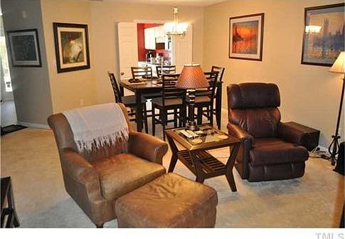 5th image of 102 Mossbark Ln