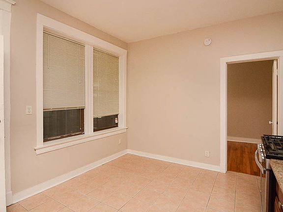 5th image of 953 N Hoyne Ave #1