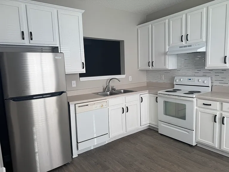 2837 Gross Ave — Photo 4