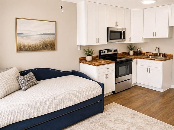 5th image of 4854 Pontchartrain Dr APT 17