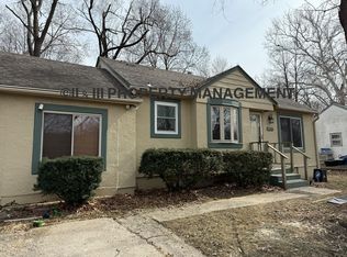 5113 N Troost Ave, Kansas City, MO 64118
