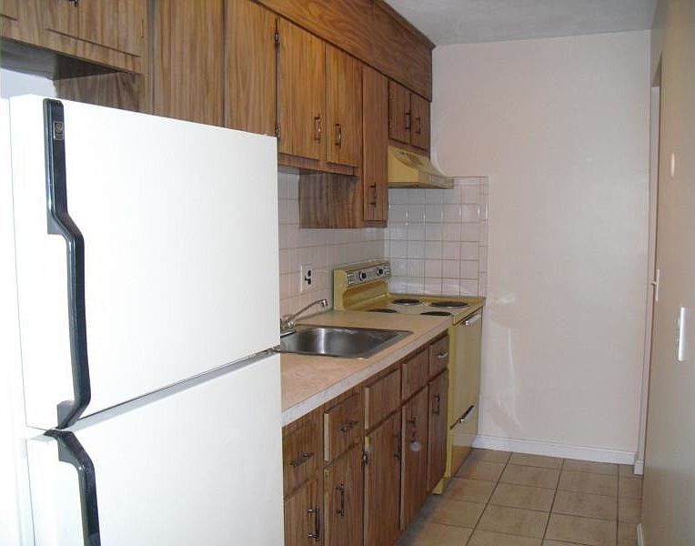 2nd image of 80 Cambridge Rd APT B6
