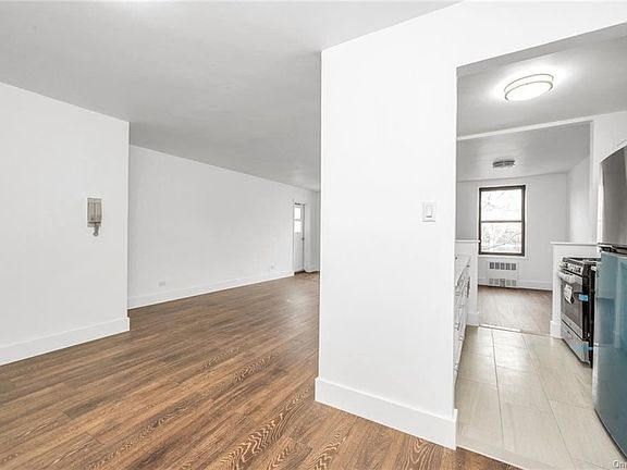 4th image of 2550 Independence Ave APT 2J