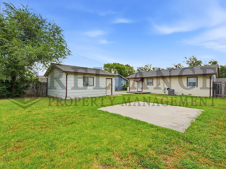 3349 S Vine St — Photo 9
