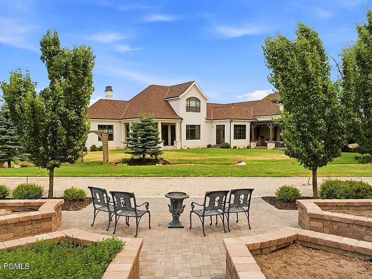 71 W Farm Springs Ln — Photo 89