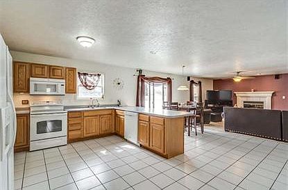 4th image of 10762 Washtenaw Dr
