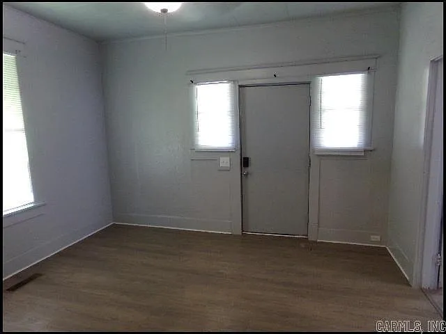 3 bed, 1.0 bath, 988 sqft, $900 — Photo 4