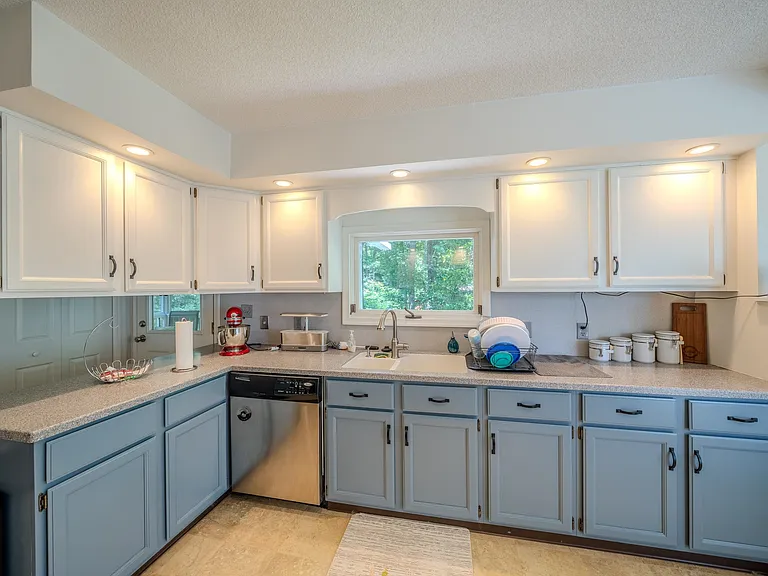 332 Flower Dr — Photo 12