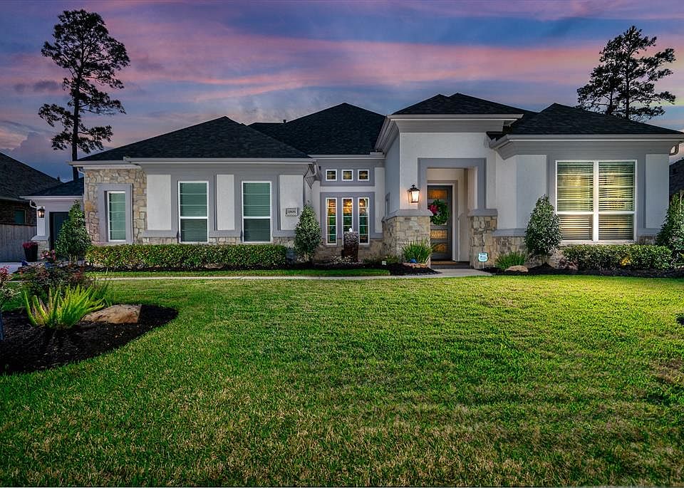 Stunning curb appeal on this large Drees single story with stone and stucco elevation.
