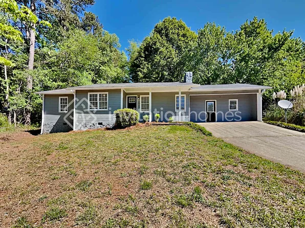 8594 Autumn Leaf Dr, Douglasville, GA 30135