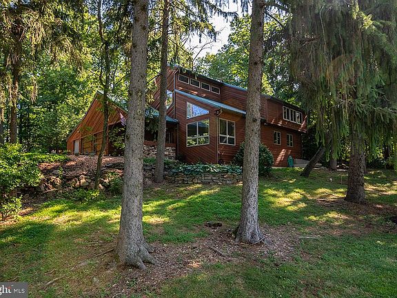 2nd image of 9 High Meadow Ln