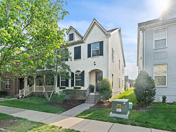 4th image of 518 Cobert Ln