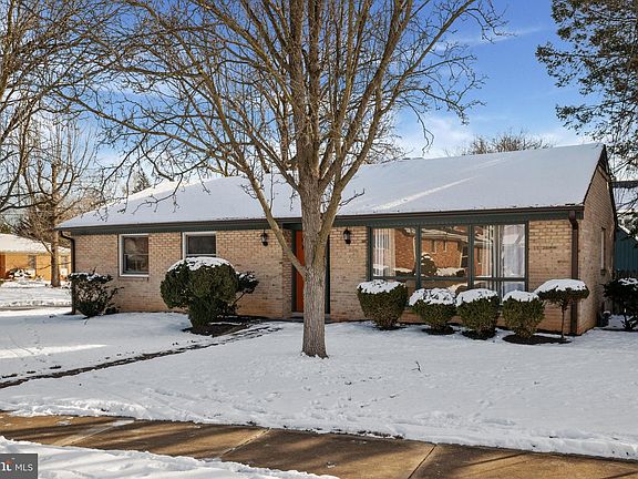 3rd image of 401 Briarmont Dr