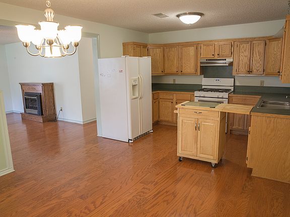 4th image of 308 Conella St