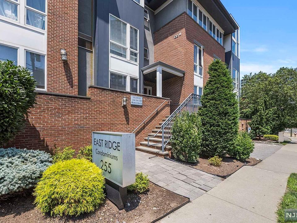 1st image of 255 Laird Ave APT 3