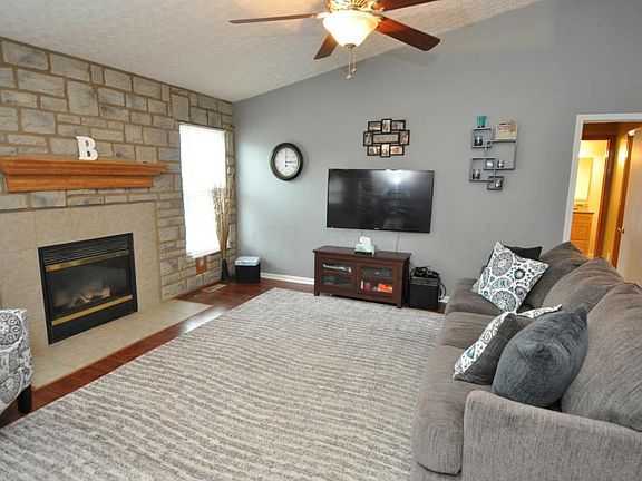 5th image of 500 Belfair Dr
