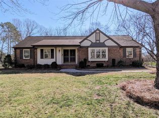 1613 Nottingham Dr, Gastonia, NC 28054