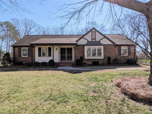 1613 Nottingham Dr, Gastonia, NC 28054