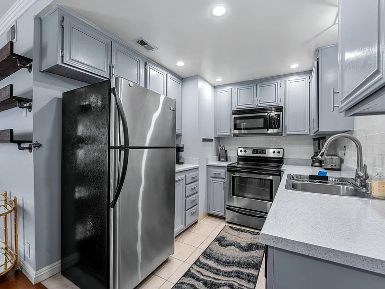 200 Elm Ave #15 — Photo 9