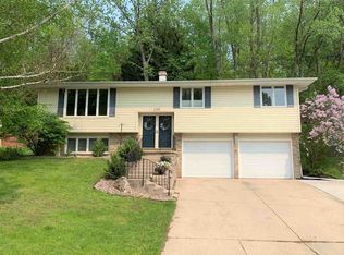 135 Cliffview Dr, Green Bay, WI 54302