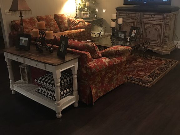 5th image of 704 Daffodil St