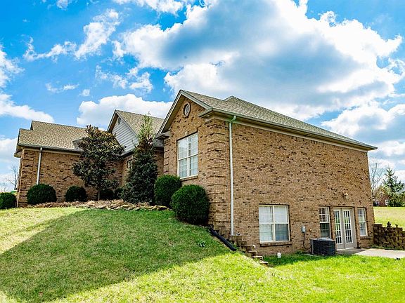 4th image of 304 Twin Pines Ln