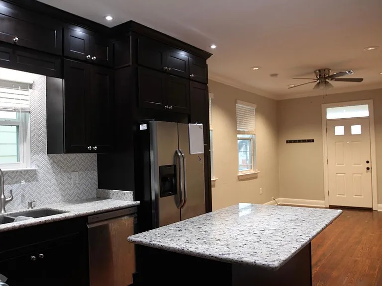 2228 Magnolia St — Photo 3