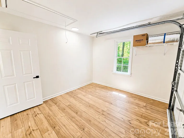 2736 Miranda Rd — Photo 9