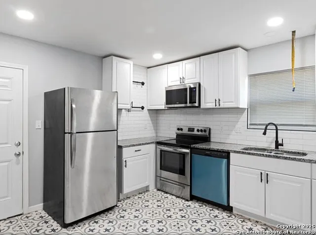 1050 Vanderbilt St — Photo 4