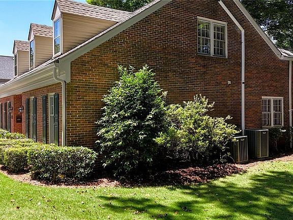5th image of 1809 Bedfordshire Dr