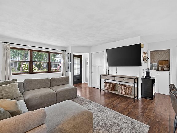 4th image of 106 W 2nd St