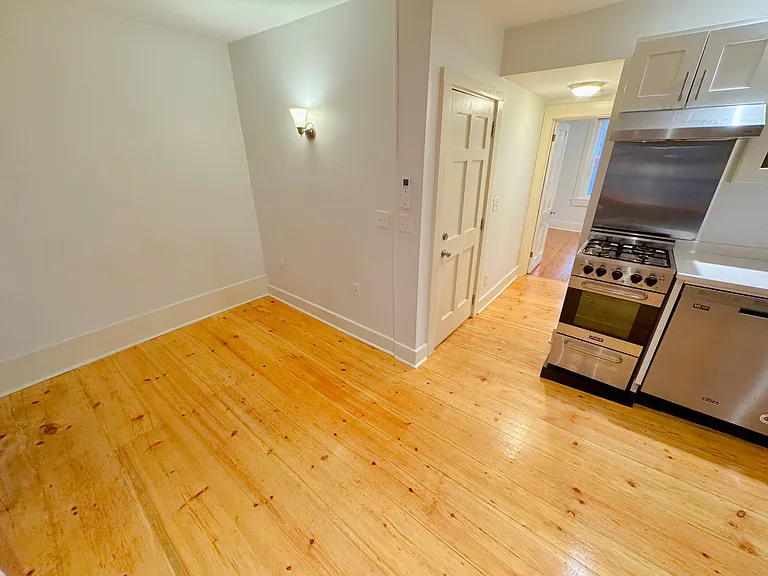 20 Grove St #1 — Photo 5