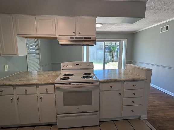 4th image of 4550 E Mallory Ave