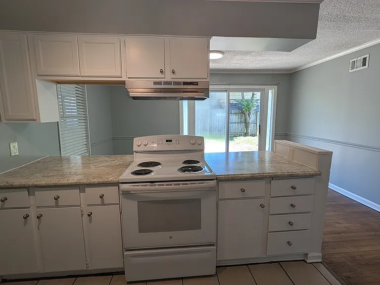 4550 E Mallory Ave — Photo 4