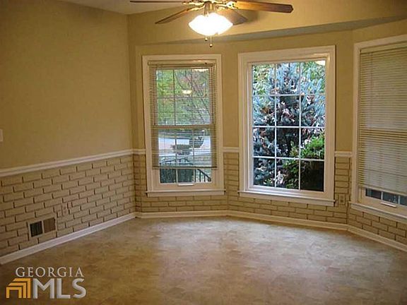 3rd image of 3505 Stratfield Dr