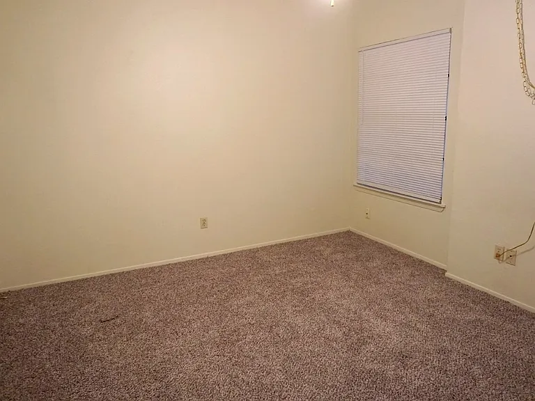 125 N Troy Ave #B — Photo 7