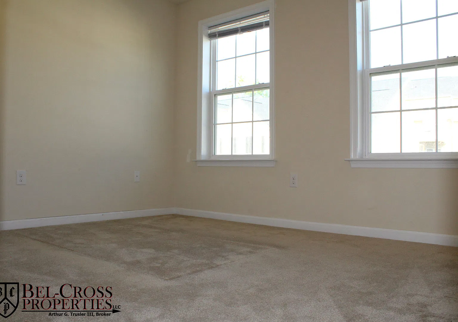 3 bed/2.5 bath Townhouse in Suncrest Village- Available 06/02/2027 — Photo 3