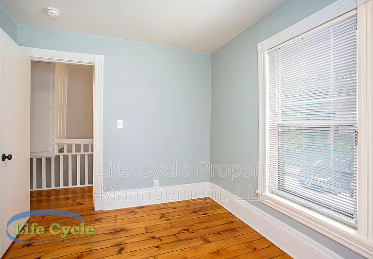 335 Washington St SE — Photo 32