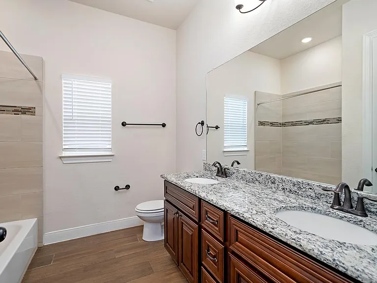 538 Carriage House — Photo 12