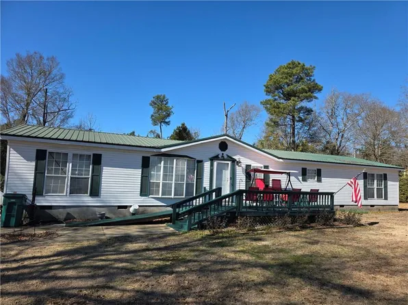 55 Deer Trail Dr, Smiths Station, AL 36877