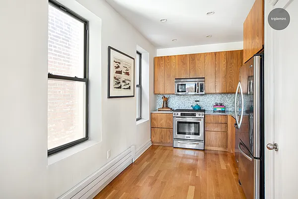 Sold by Triplemint | media 4