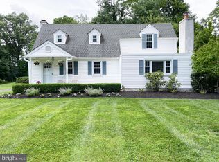 2300 Pioneer Rd, Hatboro, PA 19040