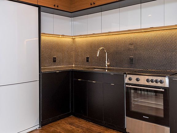 2nd image of 194 Hawthorne St #1D