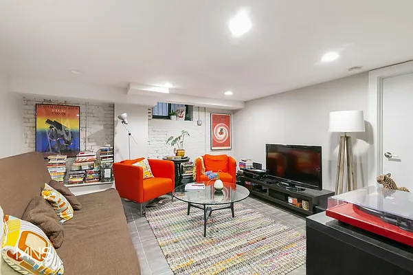 Rented by MNS | media 14