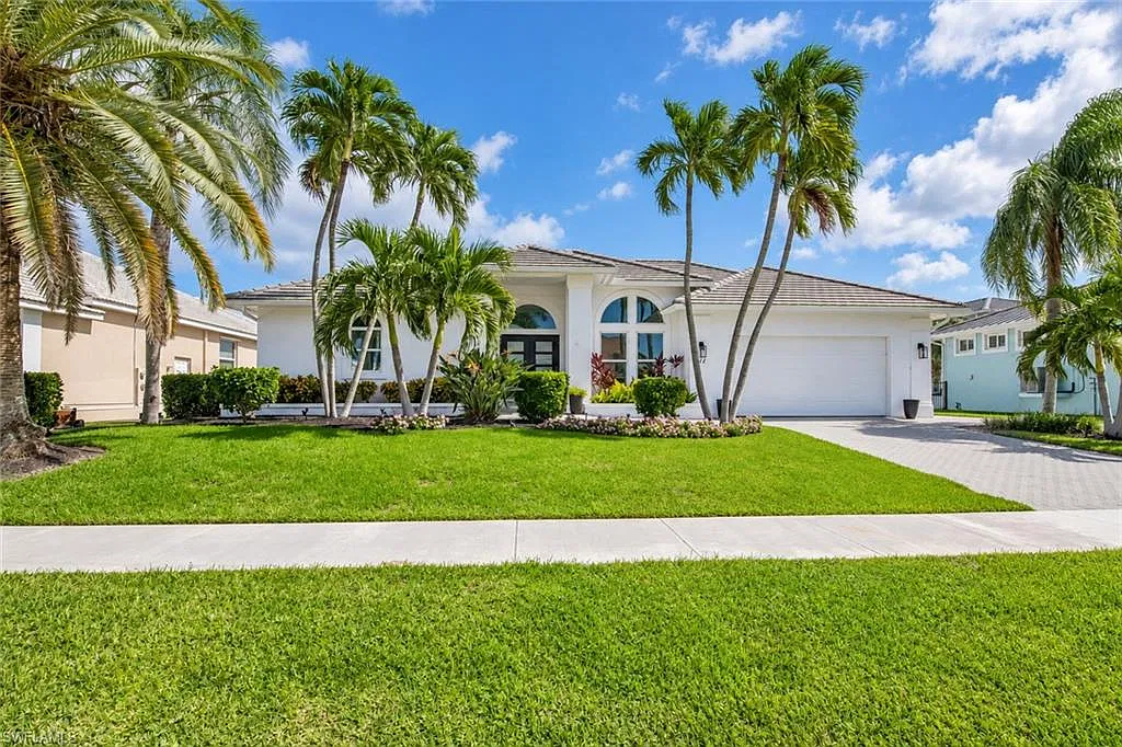 3 bed, 2.5 bath, 1988 sqft, $18,000 — Photo 2
