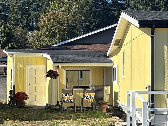 5th image of 930 Trosper Road SW #130